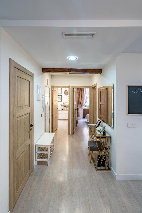Appartamento Central Luxury Flat With Free Parking Valenza Esterno foto