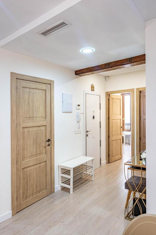 Appartamento Central Luxury Flat With Free Parking Valenza Esterno foto