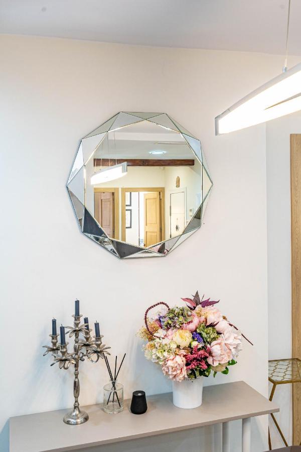 Appartamento Central Luxury Flat With Free Parking Valenza Esterno foto