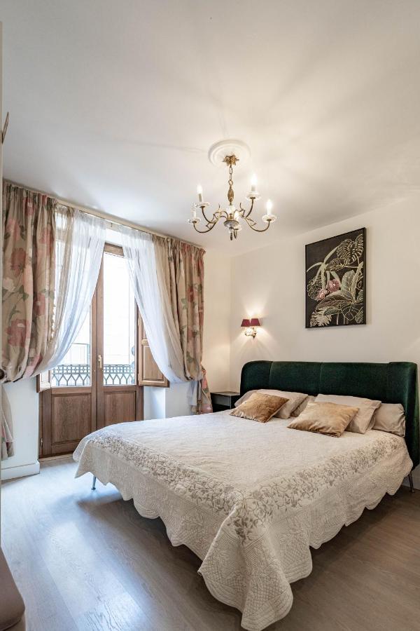 Appartamento Central Luxury Flat With Free Parking Valenza Esterno foto