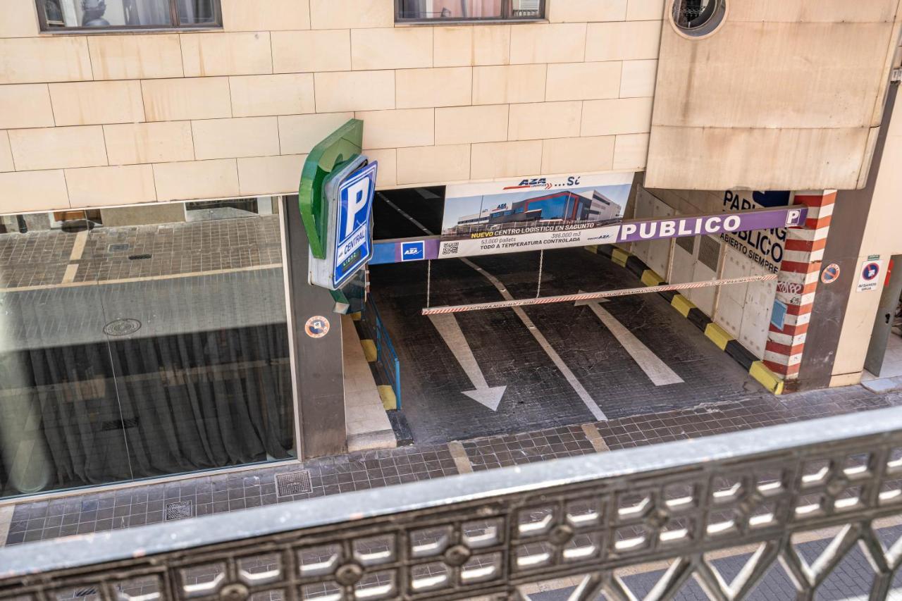 Appartamento Central Luxury Flat With Free Parking Valenza Esterno foto