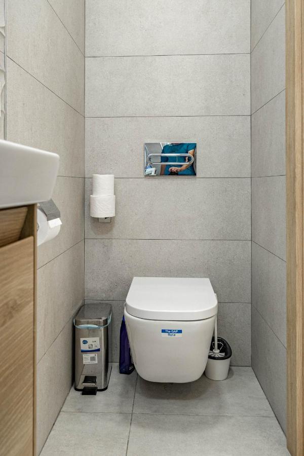 Appartamento Central Luxury Flat With Free Parking Valenza Esterno foto