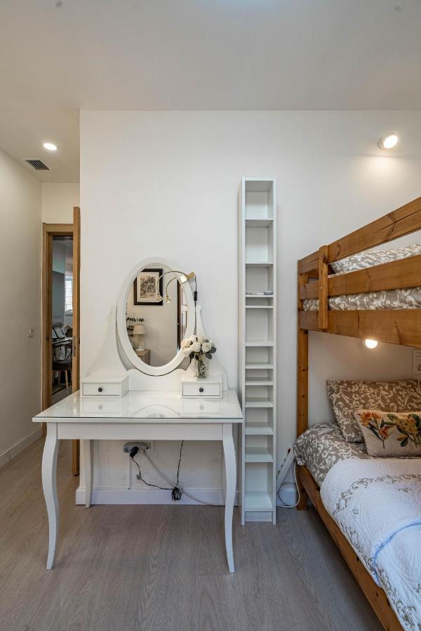 Appartamento Central Luxury Flat With Free Parking Valenza Esterno foto