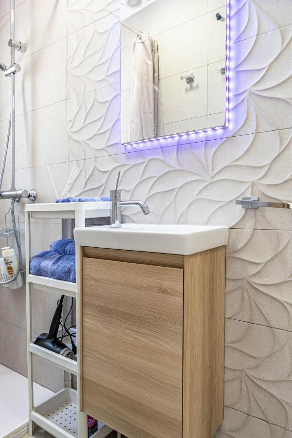Appartamento Central Luxury Flat With Free Parking Valenza Esterno foto