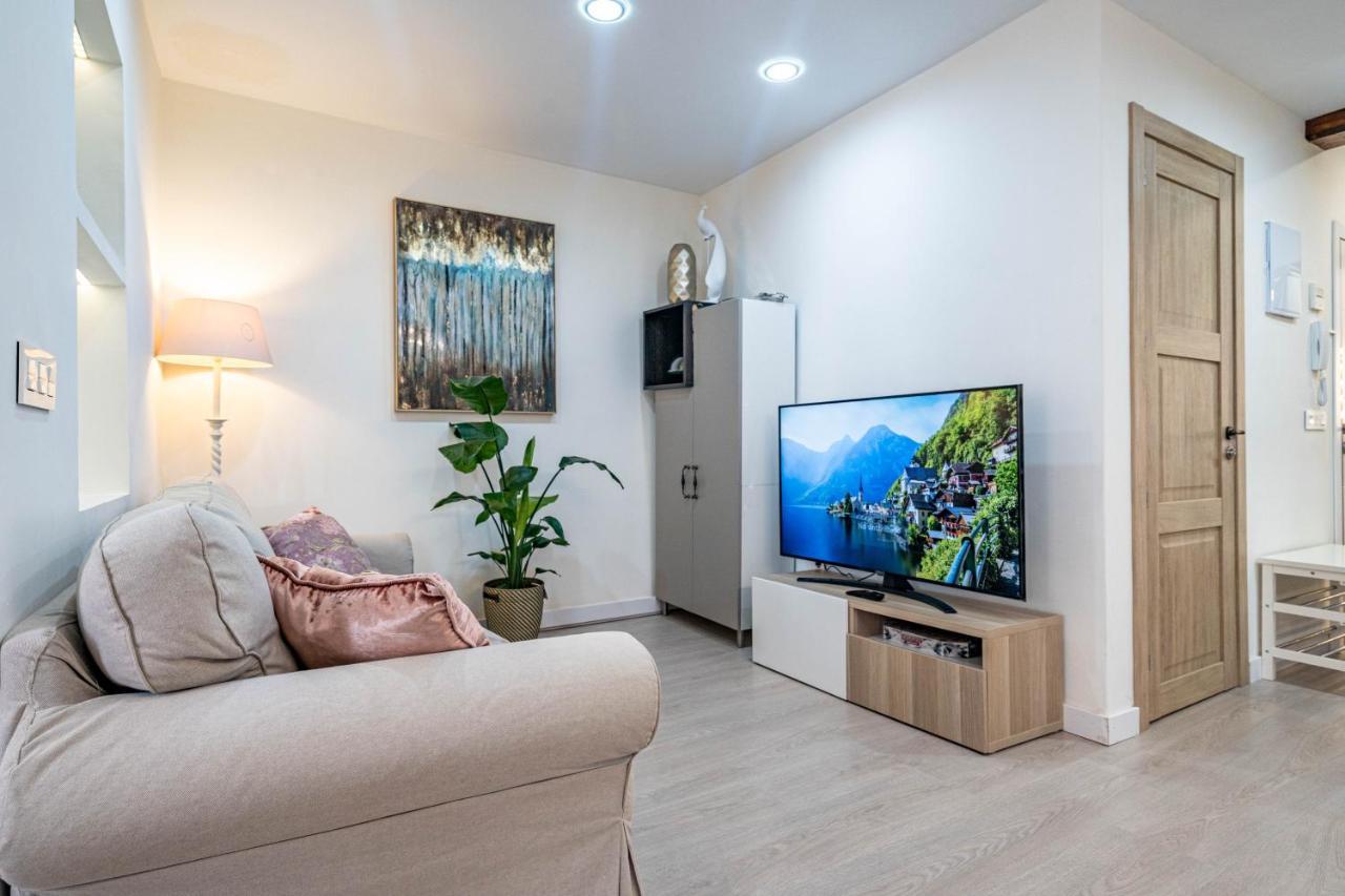 Appartamento Central Luxury Flat With Free Parking Valenza Esterno foto