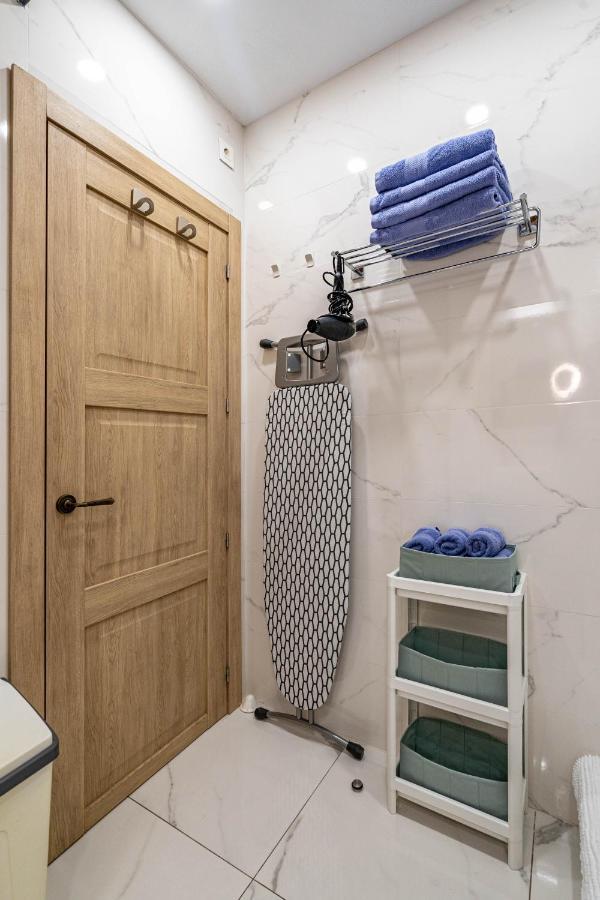 Appartamento Central Luxury Flat With Free Parking Valenza Esterno foto